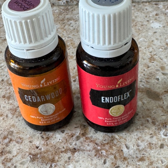 YOUNG LIVING ESSENTIAL OILS BUNDLE OF 2 CEDERWOOD & ENDOFLEX BRAND NEW - Picture 1 of 6